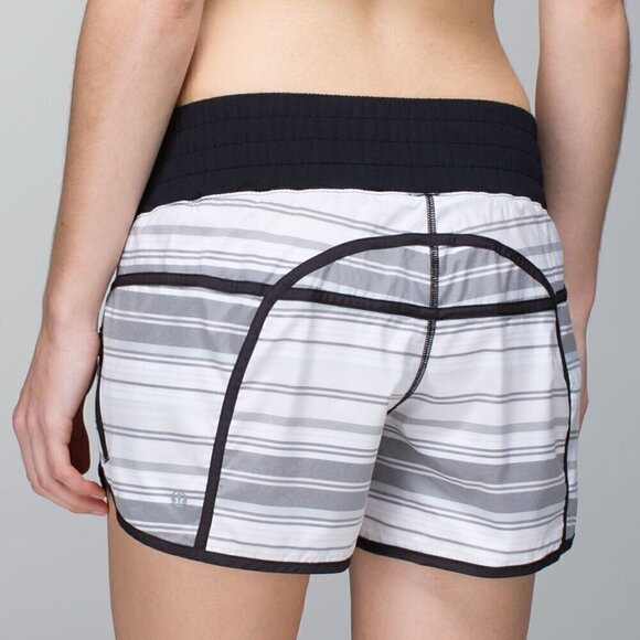 Lululemon Tracker Short II *2-way Stretch - 4 Mini Groovy Stripe Dune Horizontal - Picture 1 of 6